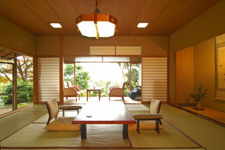 Room 7 of 48