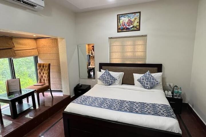 Room 4 of 35