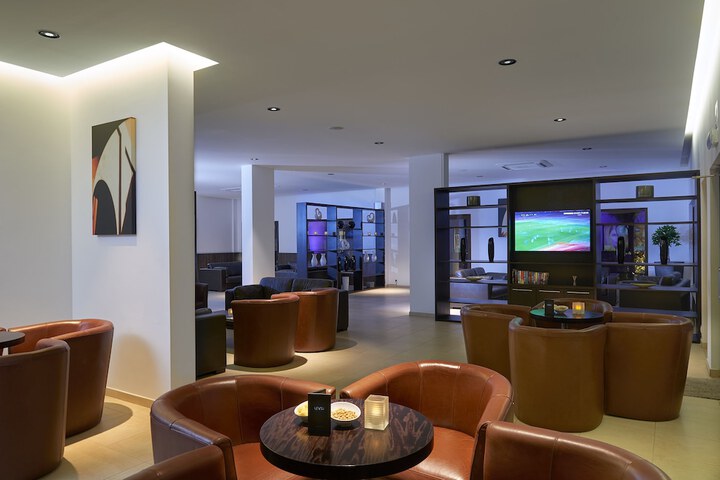 Lounge 75 of 91