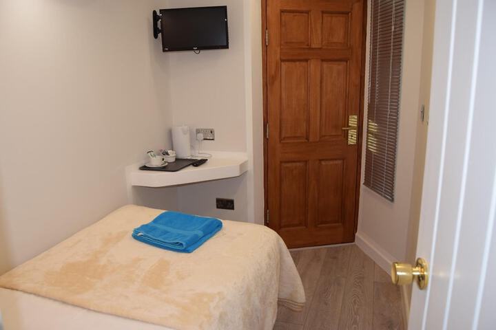 Room 13 of 27
