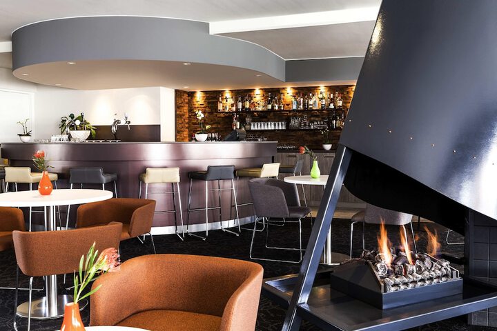 Lounge 48 of 62