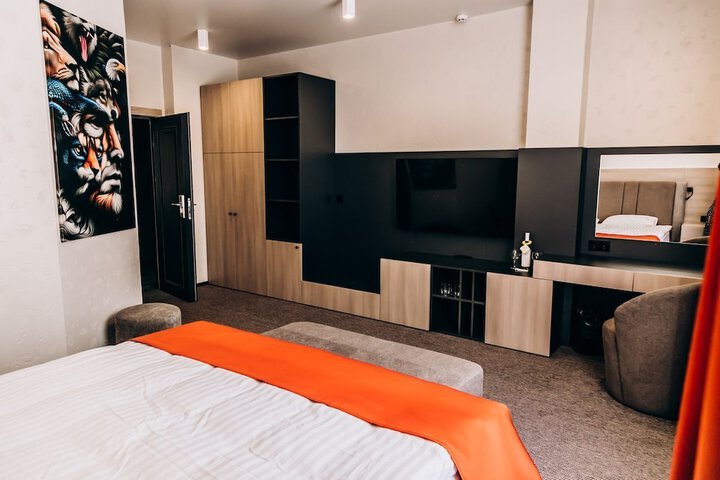 Room 15 of 32