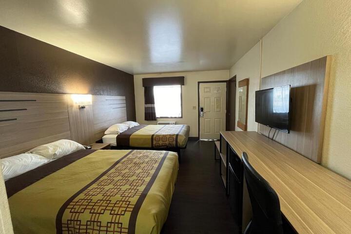 2 Double Beds (6 of 7)