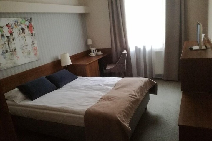 Room 27 of 38