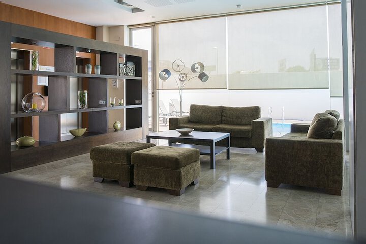 Entrance & Lobby
