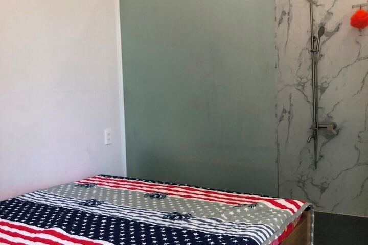 Room 4 of 30
