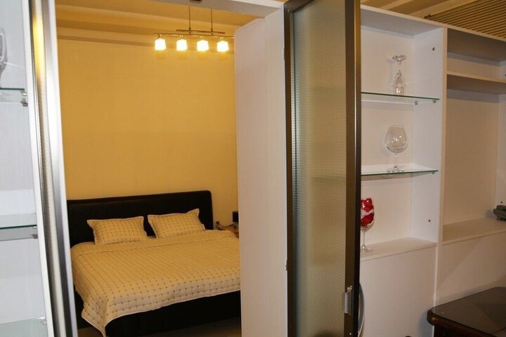 Room 12 of 84