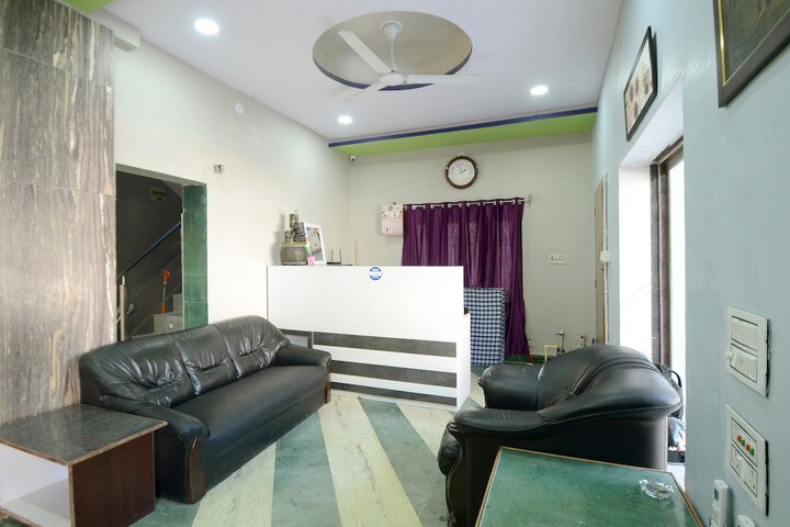 OYO 19451 HOTEL BLUE MOON