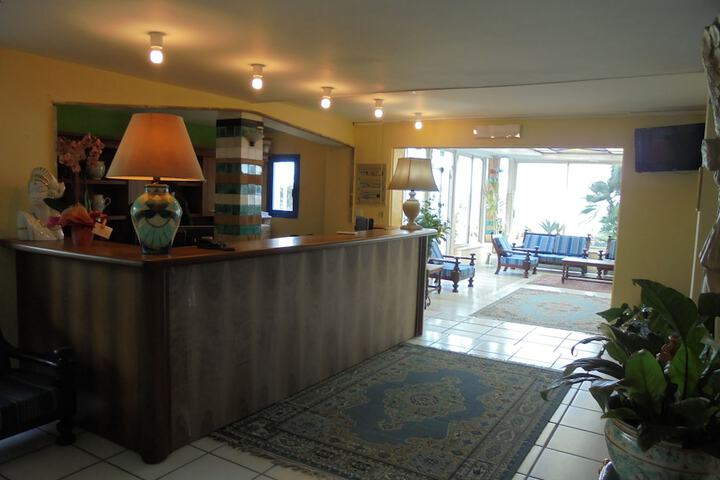 Check-in/check-out kiosk