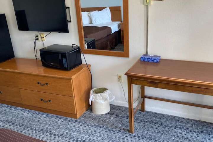 Room 9 of 20