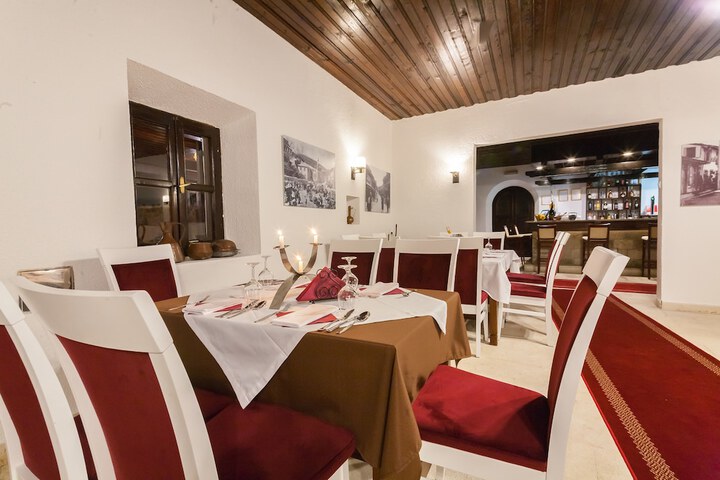 Dining 87 of 129