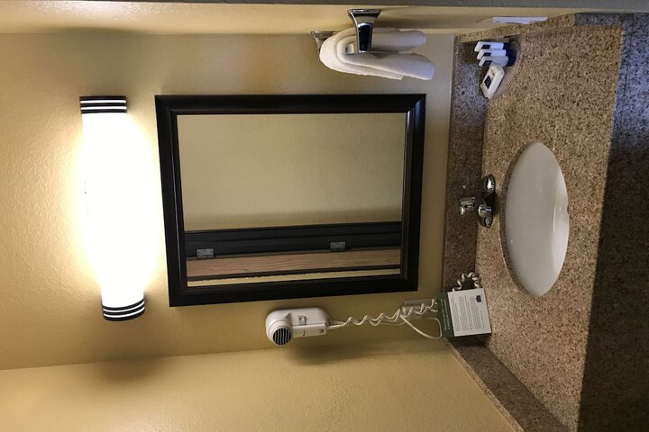 Bathroom sink