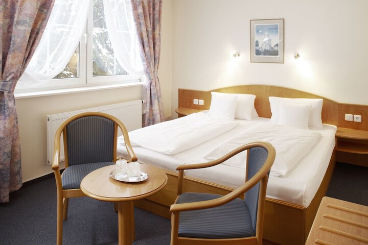 Room 11 of 24