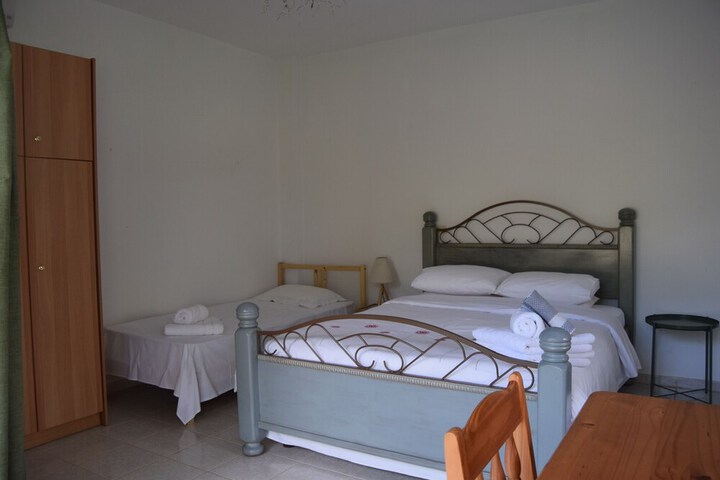 Room 5 of 81