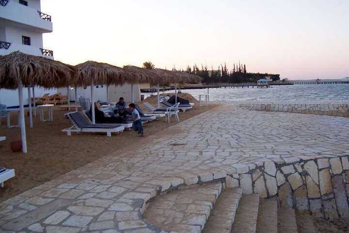 Sundeck 2 of 17