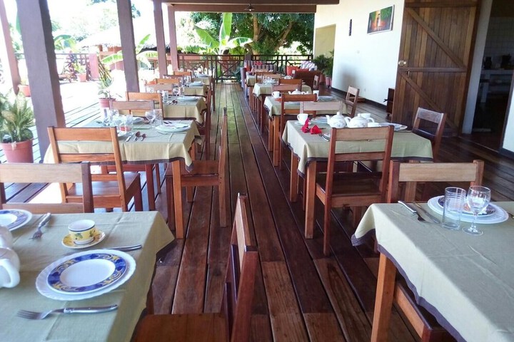 Dining 40 of 58