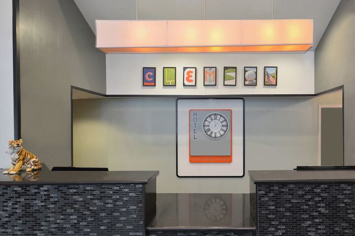 Concierge desk