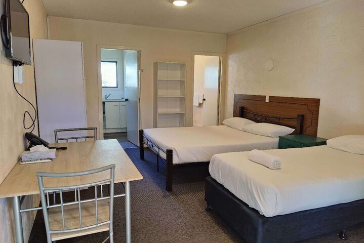 Room 10 of 16