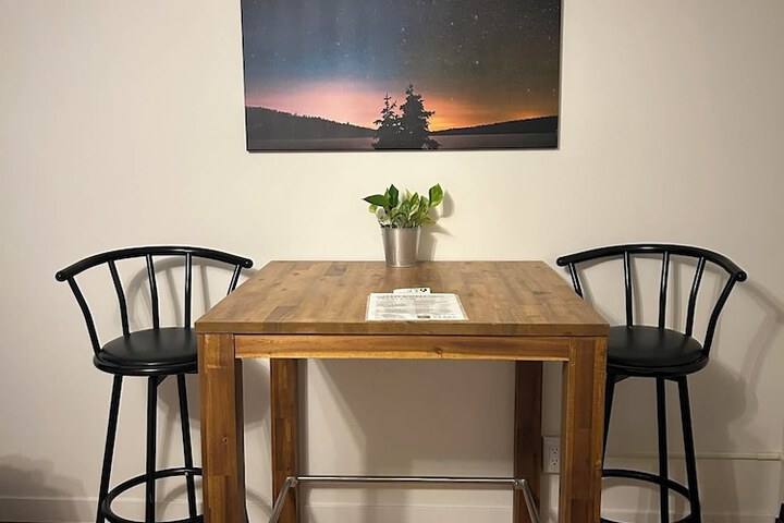 Dining 18 of 24