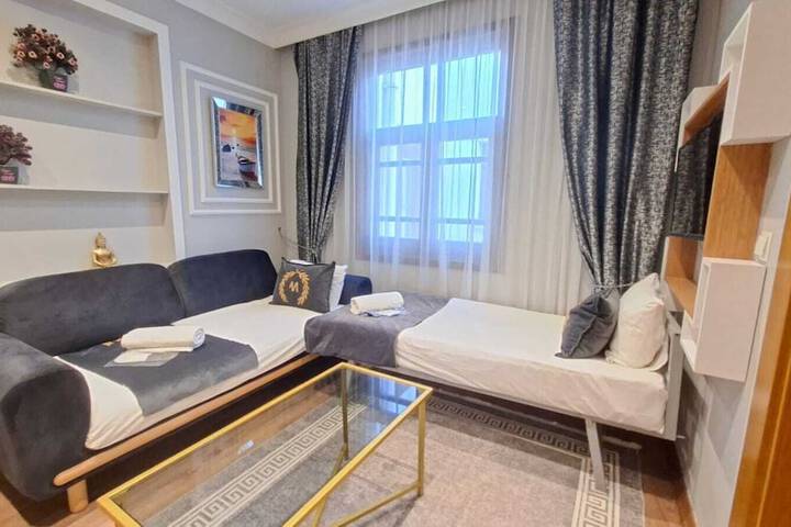 Room 27 of 73