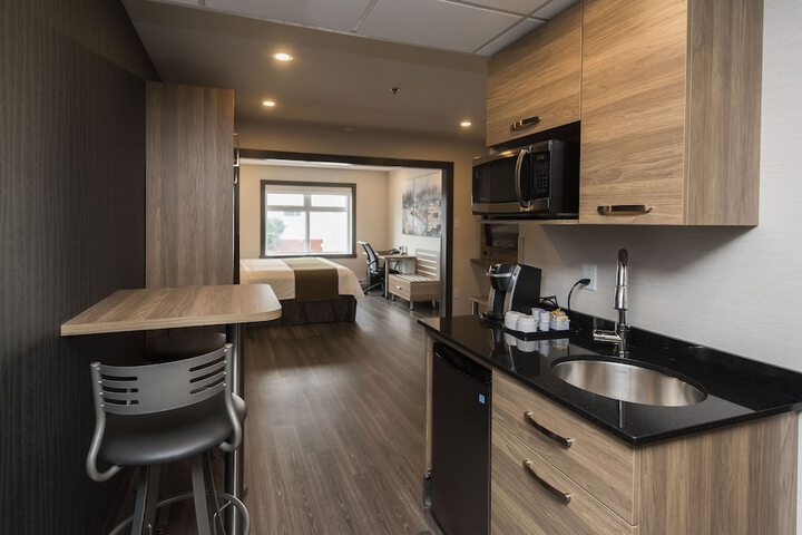 2 Queen Beds Suite (1 of 13)