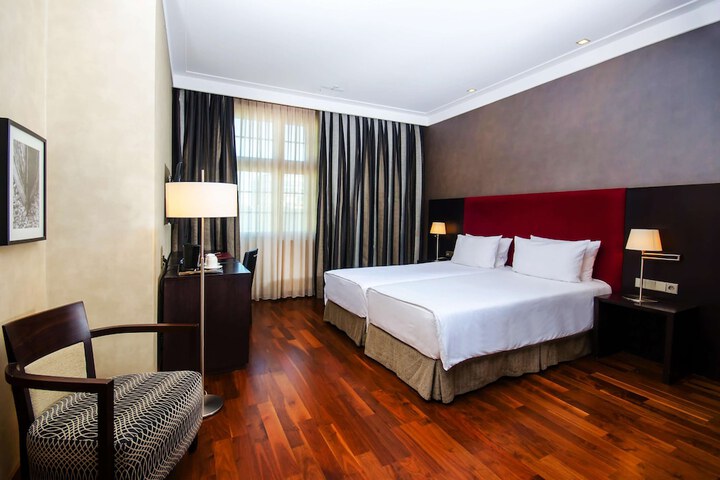 Room 10 of 45