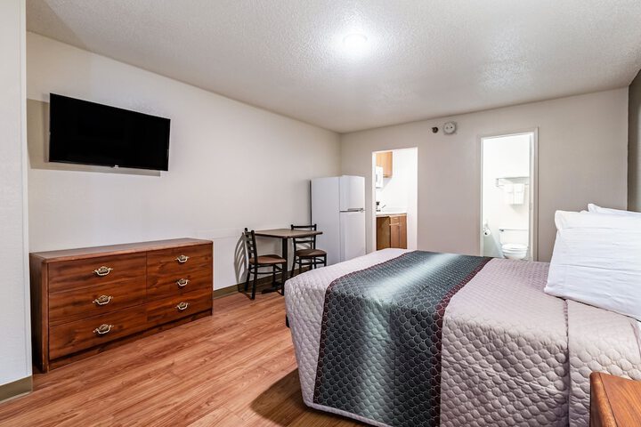 Studio 2 Queen Beds (5 of 6)