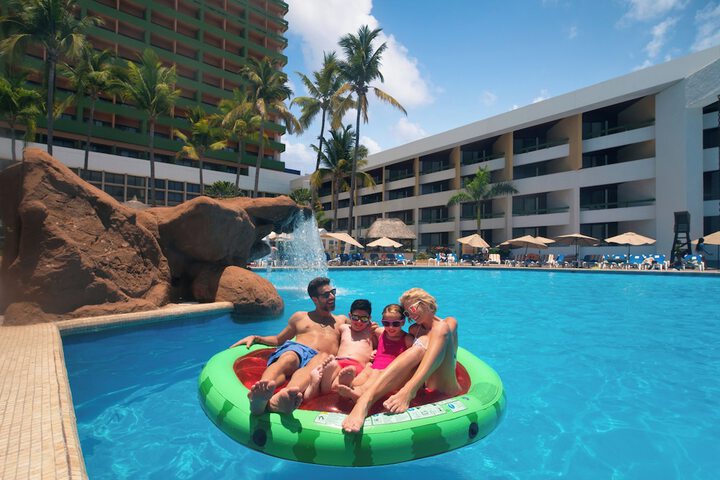 Hotel Pool