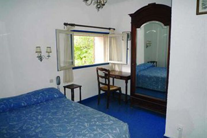 Room 6 of 9