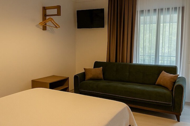 Room 8 of 24
