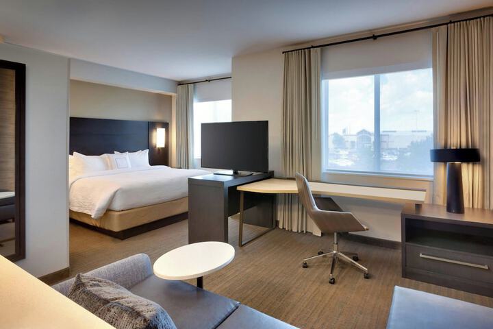Room 4 of 9
