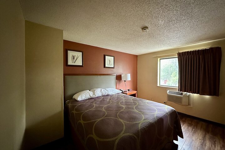 1 King Bed (3 of 3)