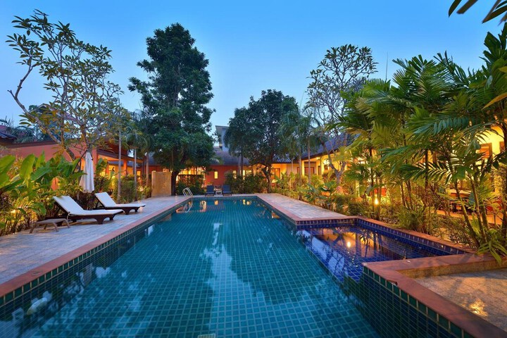 Hotel Pool