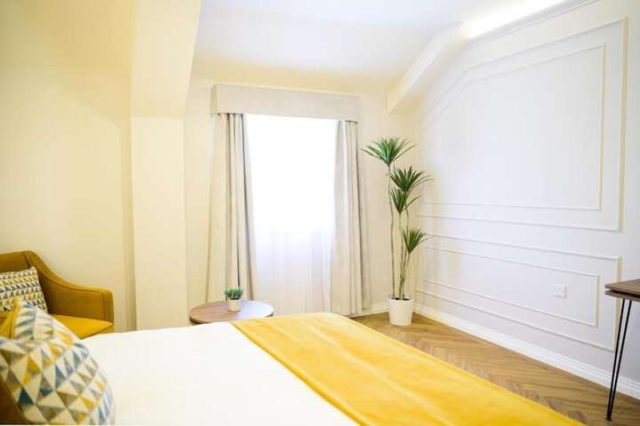 Room 11 of 25