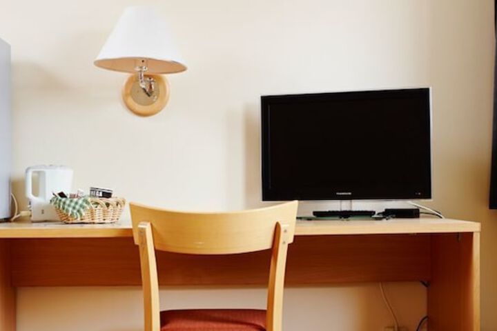 Room 2 of 33