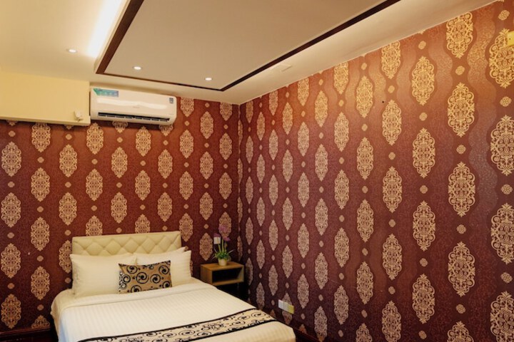 Room 5 of 49