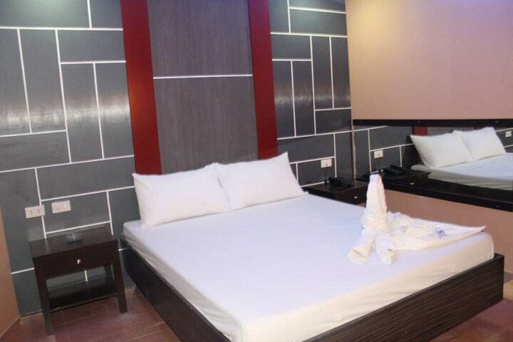 Room 4 of 33