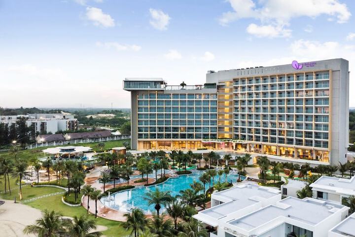 Hotel Exterior 64 of 69