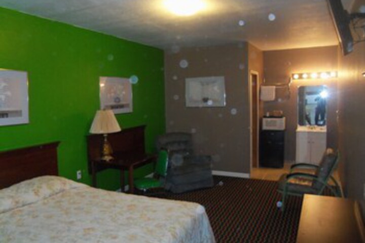 Room 34 of 111