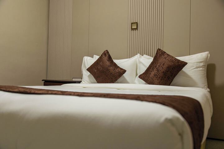 Room 4 of 24