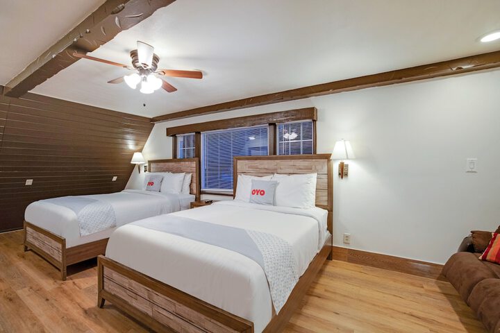 Deluxe 2 Queen Beds (7 of 20)