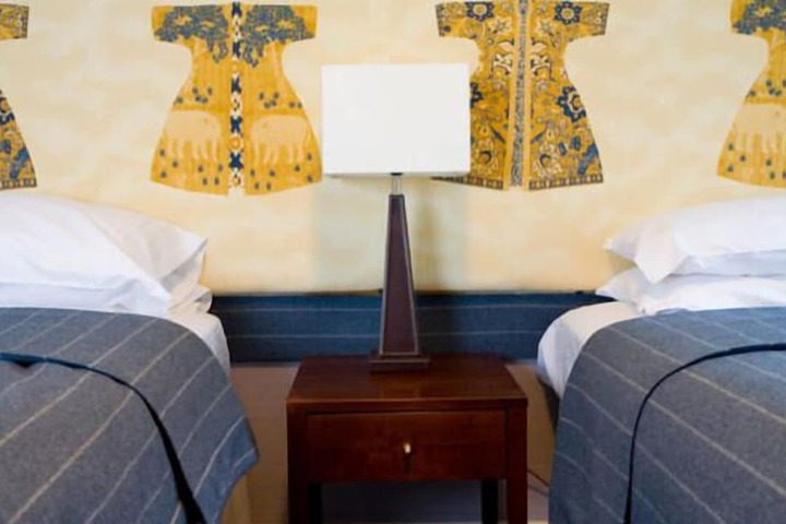 Room 4 of 39
