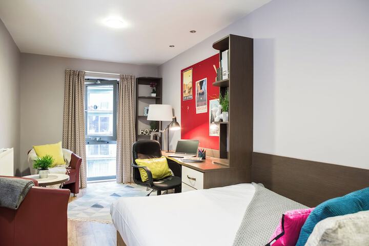 Room 4 of 14