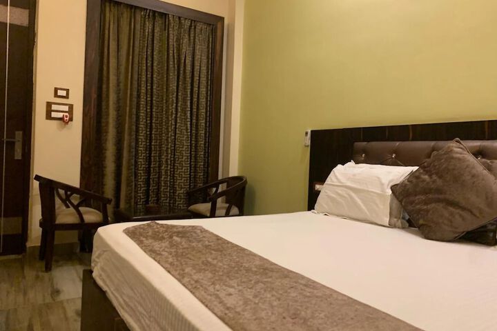 Room 4 of 34