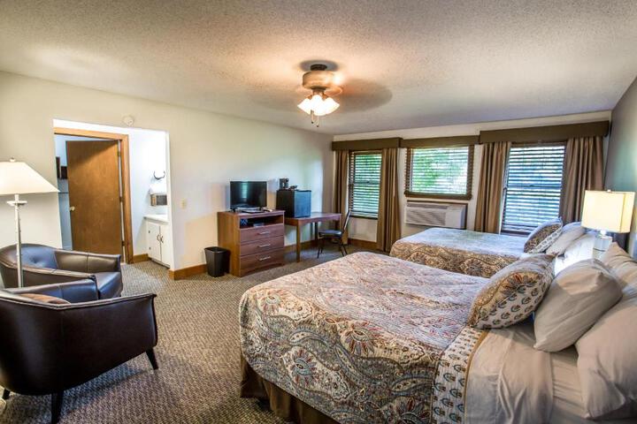 Standard 2 Queen Beds Hill View (15 of 16)