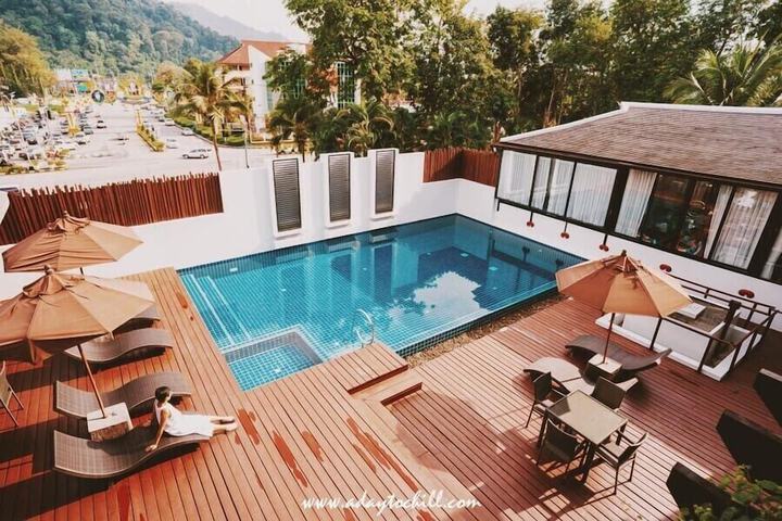 Pools & Facilities