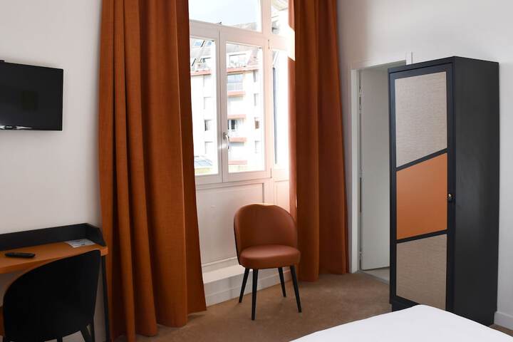 Room 6 of 21
