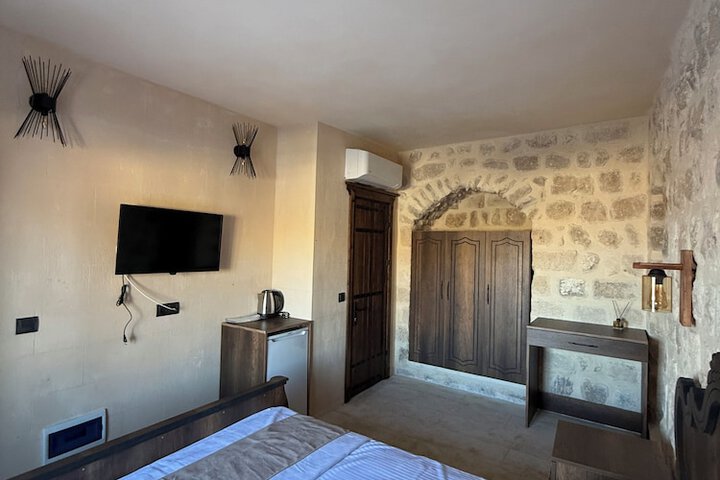 Room 8 of 39