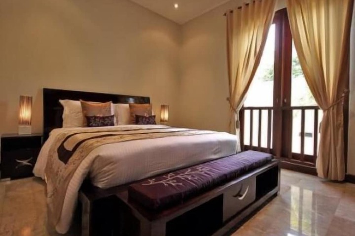 Room 9 of 28