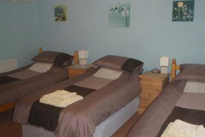 Room 6 of 10